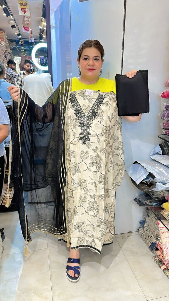 Beautiful suit with flower print ccc302