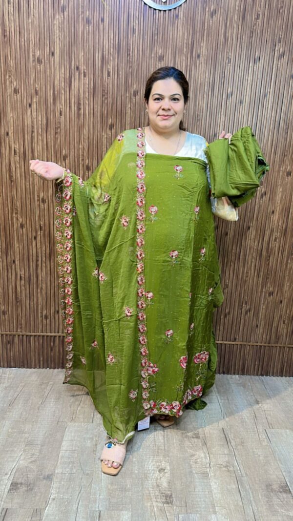 Stunning Floral Suit CCC519 - Image 3