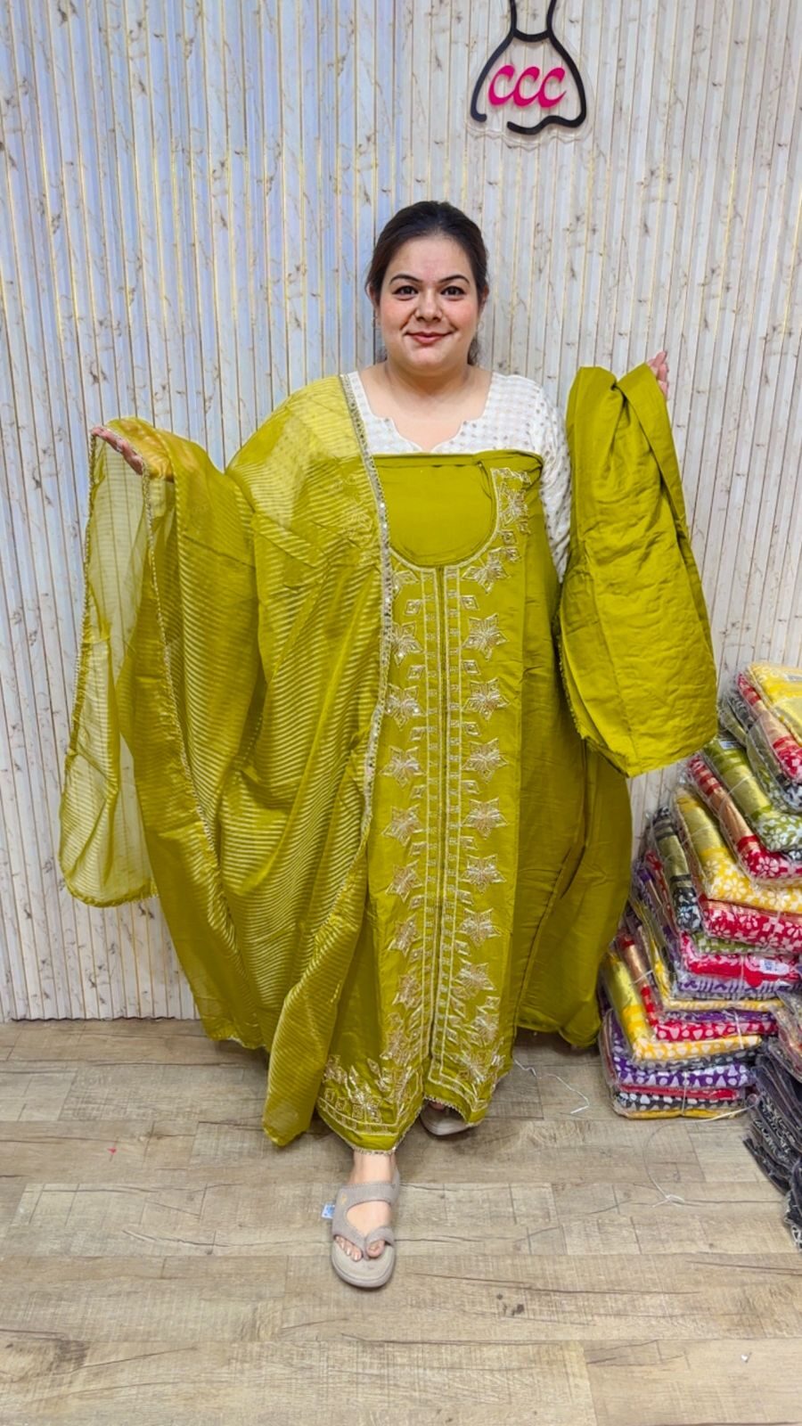 Stunning Silk Suit CCC 41 - Image 3