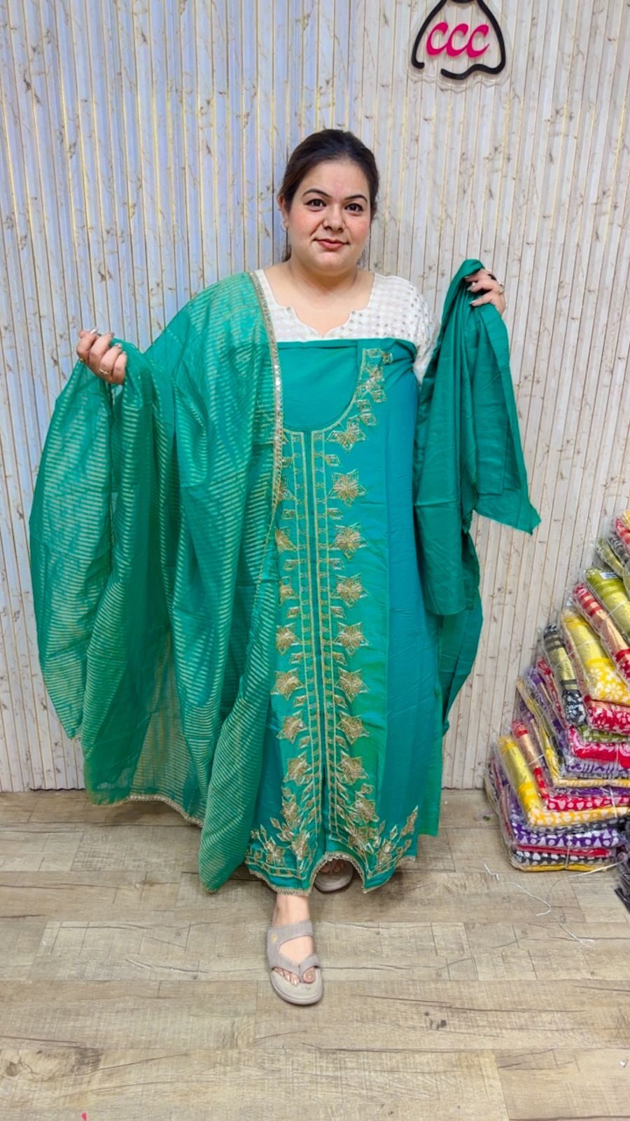 Stunning Silk Suit CCC 41 - Image 4