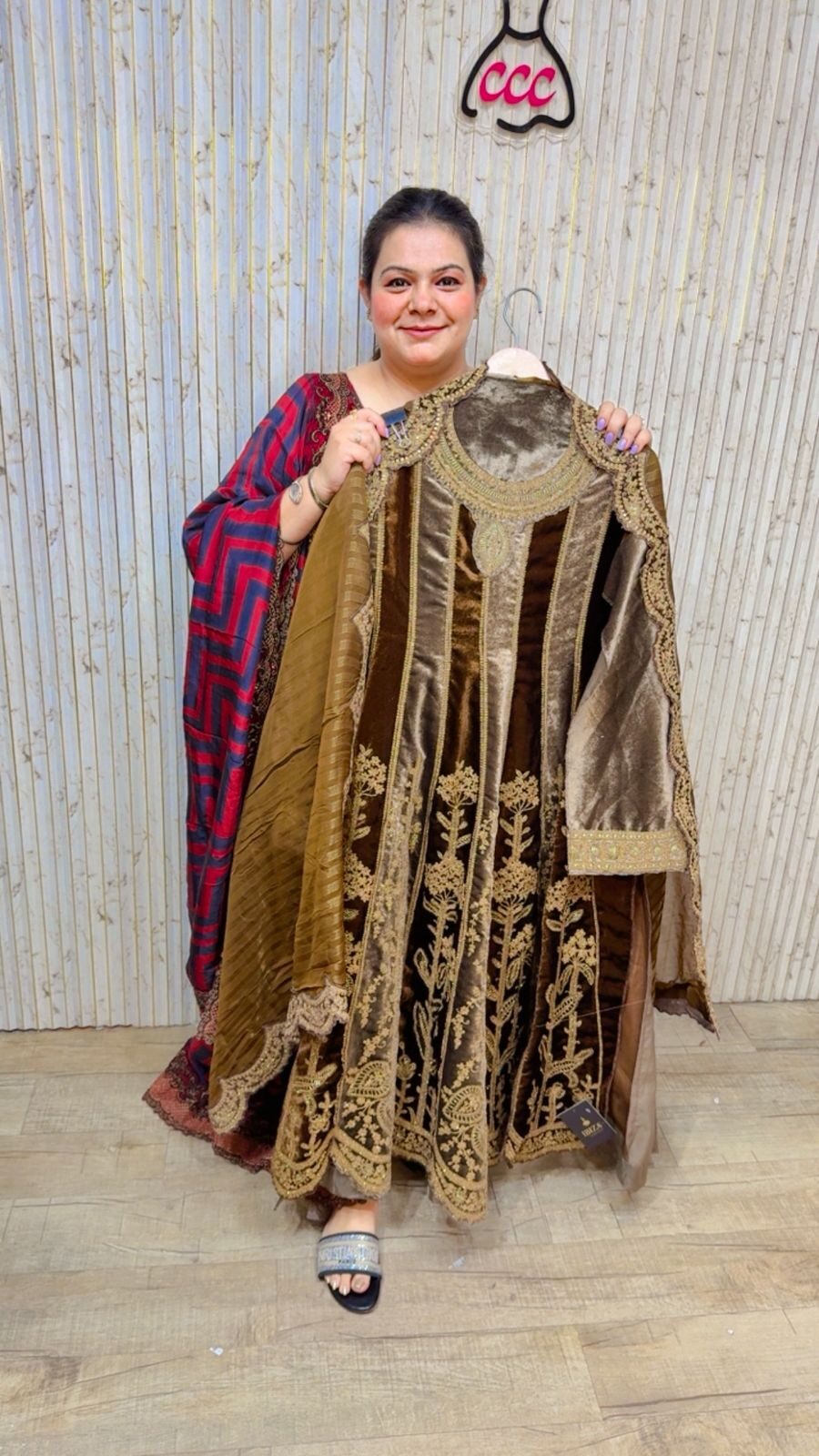 Beauitiful Velvet Suit ccc19 - Image 4