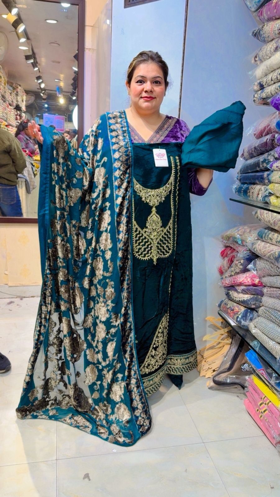 Beauitiful Velvet Suit ccc42 - Image 2